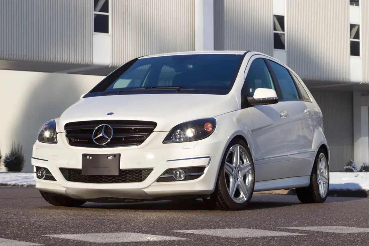 Однажды механики Mercedes-Benz построили хэтчбек с рычащим V8