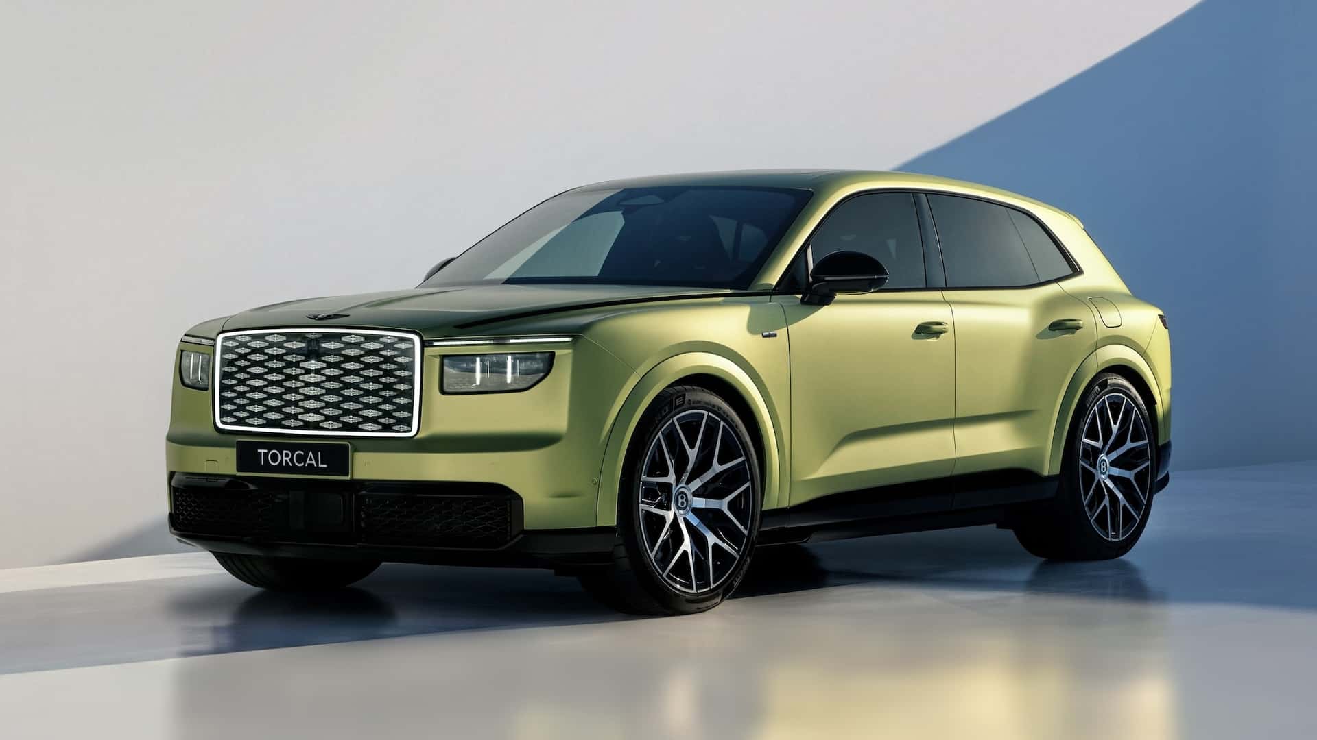 План Bentley по электрификации стал гибче