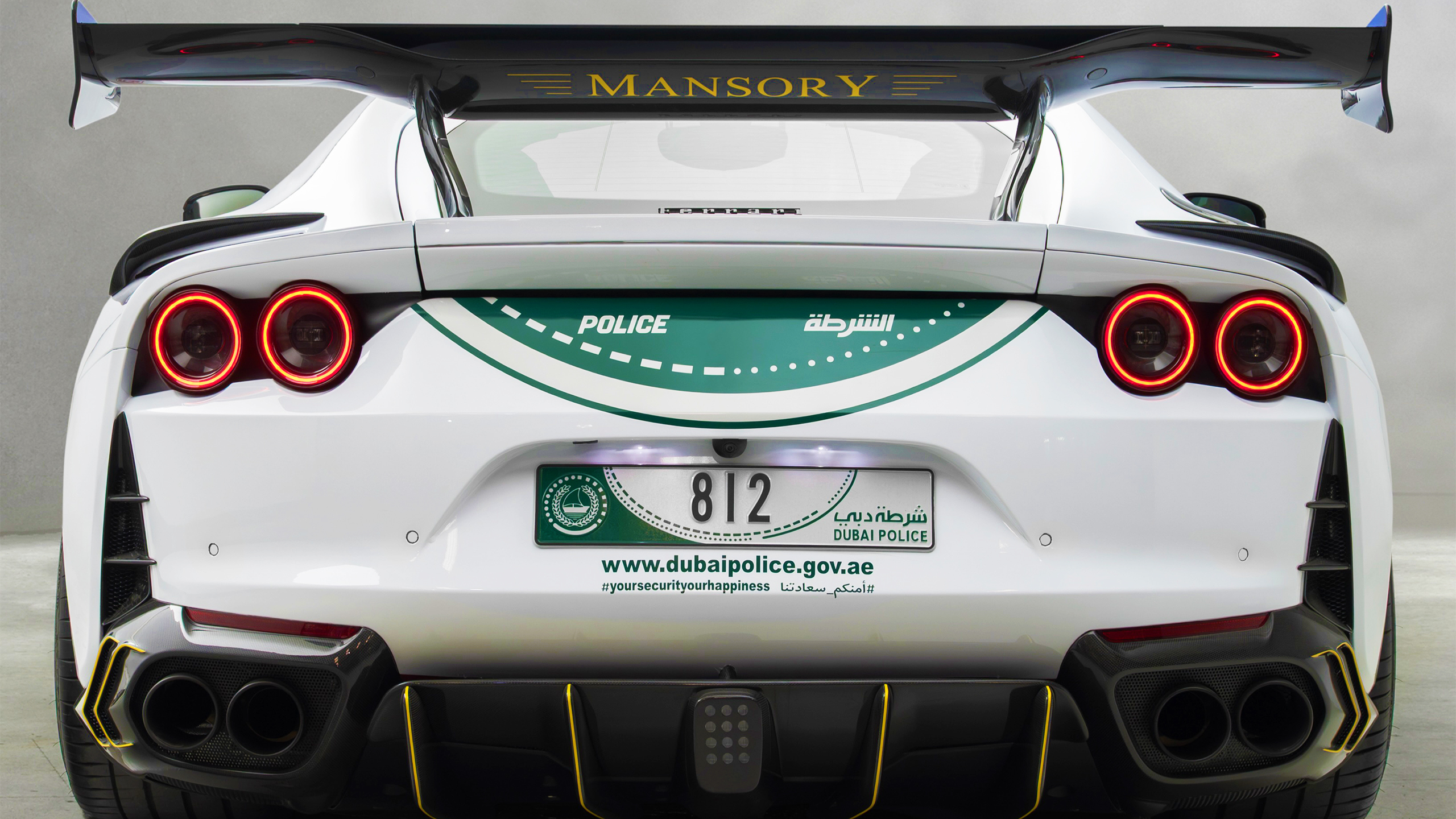 Полиция Дубая получила Ferrari 812 от Mansory
