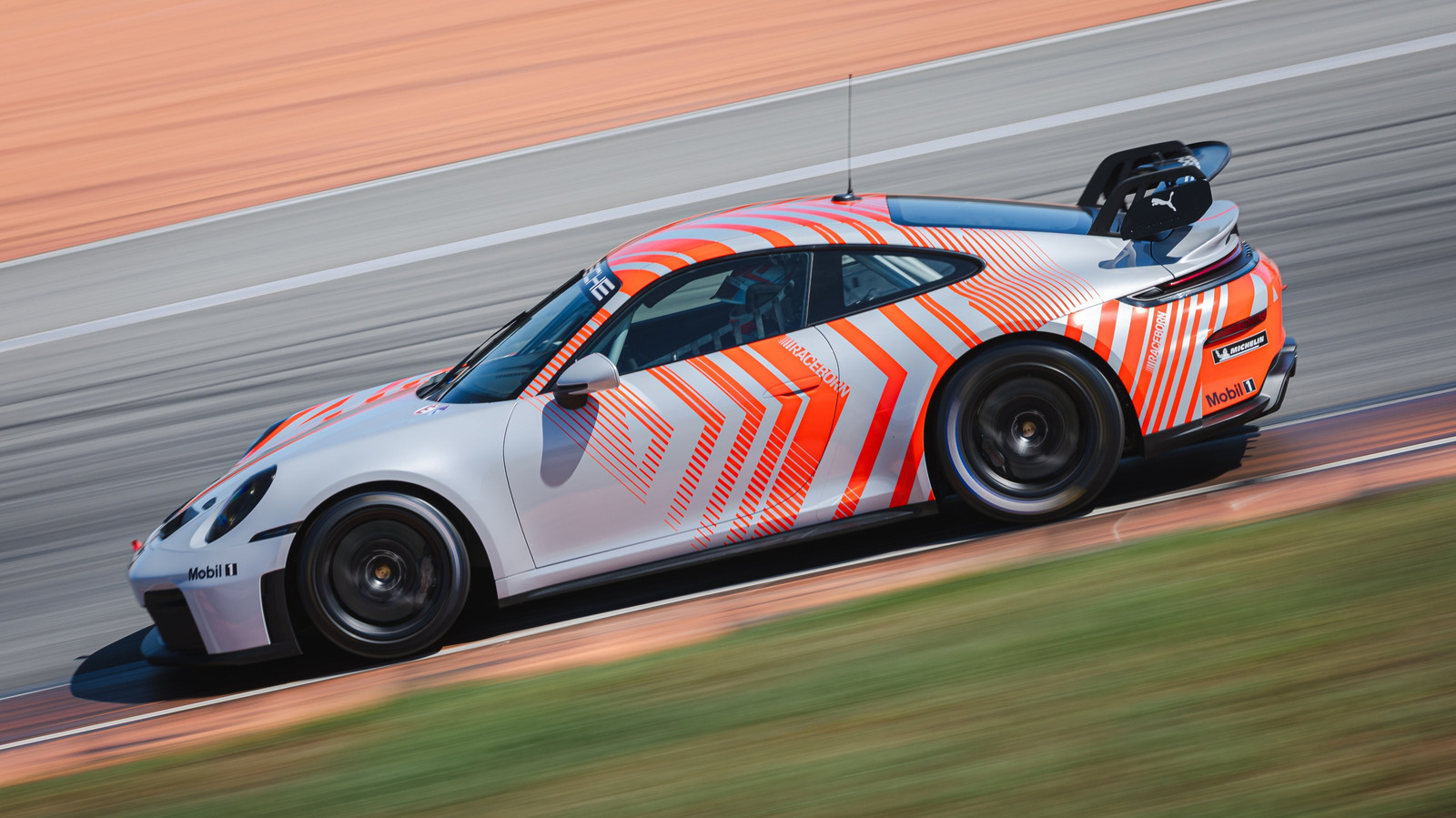 Porsche 911 Challenge заставит сказать: «Замолчите и заберите мои деньги!»