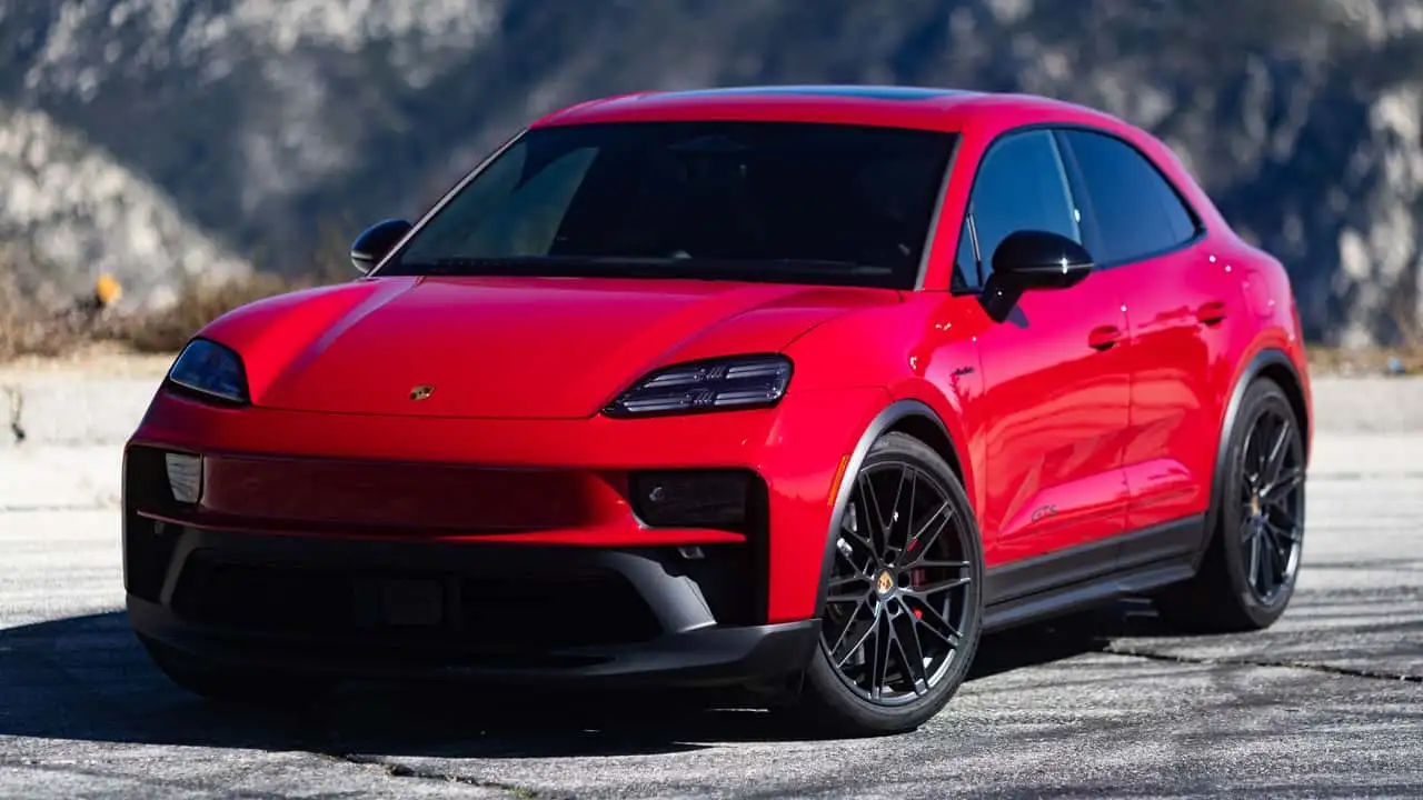 Porsche делает ставку на два направления сразу