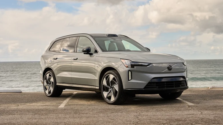 Rivian и Volvo — единственные большие SUV, получившие рейтинг IIHS Top Safety Pick+ в 2026 году
