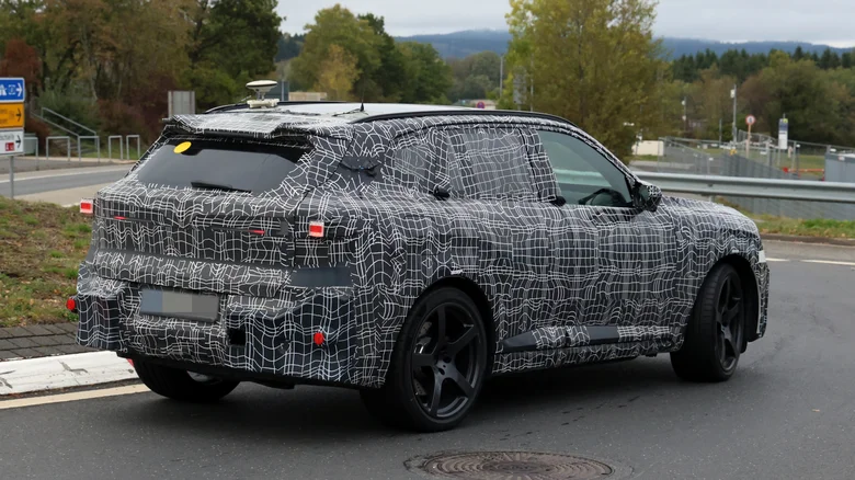 Следующий BMW X5 M замечен на тестах: агрессивный облик даже в электрической версии