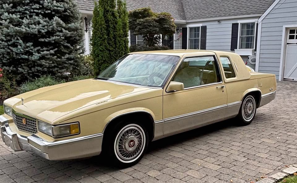 Сохранившийся Cadillac Coupe de Ville 1989 года с одним владельцем выставили на продажу