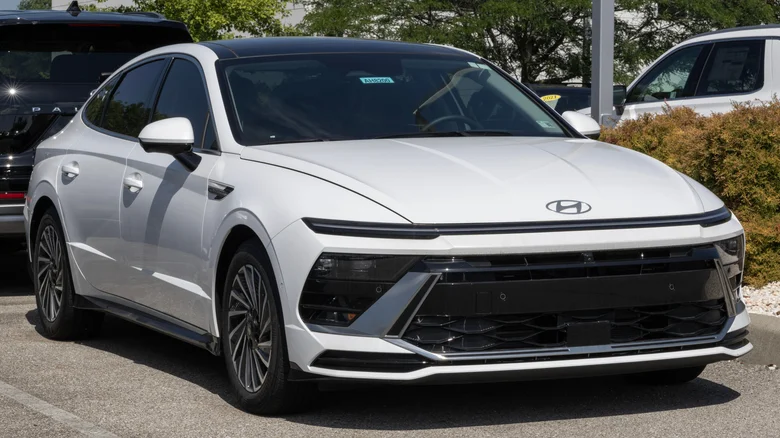 Toyota Camry — не единственный седан с полным приводом: 5 альтернатив, которые стоит рассмотреть — фото 3