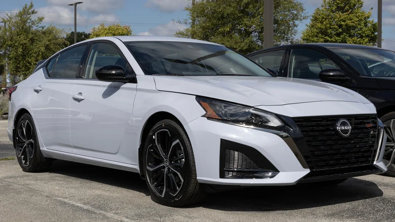 Toyota Camry — не единственный седан с полным приводом: 5 альтернатив, которые стоит рассмотреть — фото 5