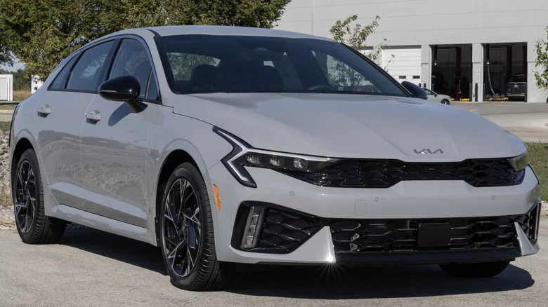 Toyota Camry — не единственный седан с полным приводом: 5 альтернатив, которые стоит рассмотреть