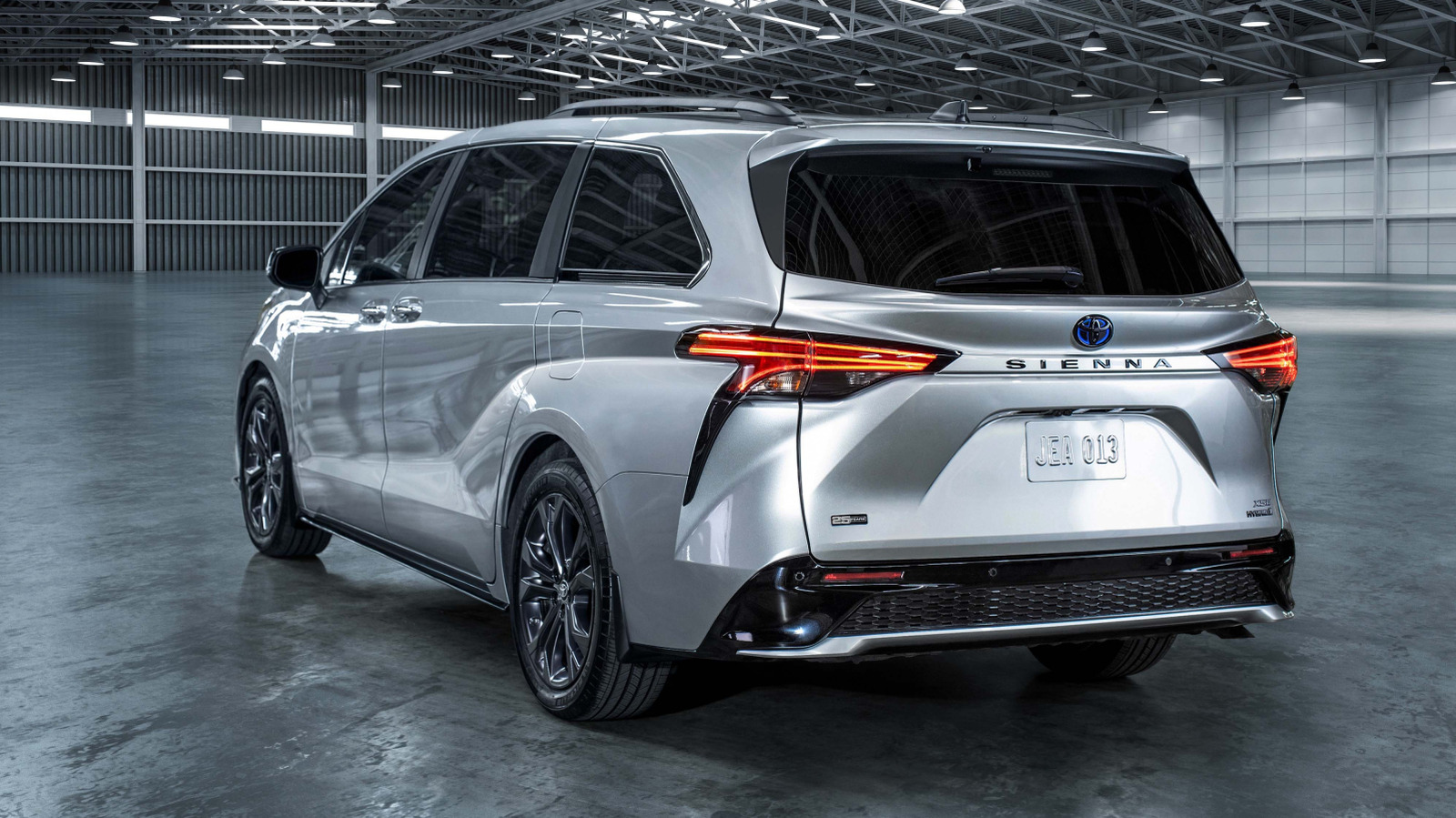 Toyota отзывает 228 000 Sienna из-за спинок сидений второго ряда, которые могут смещаться при аварии