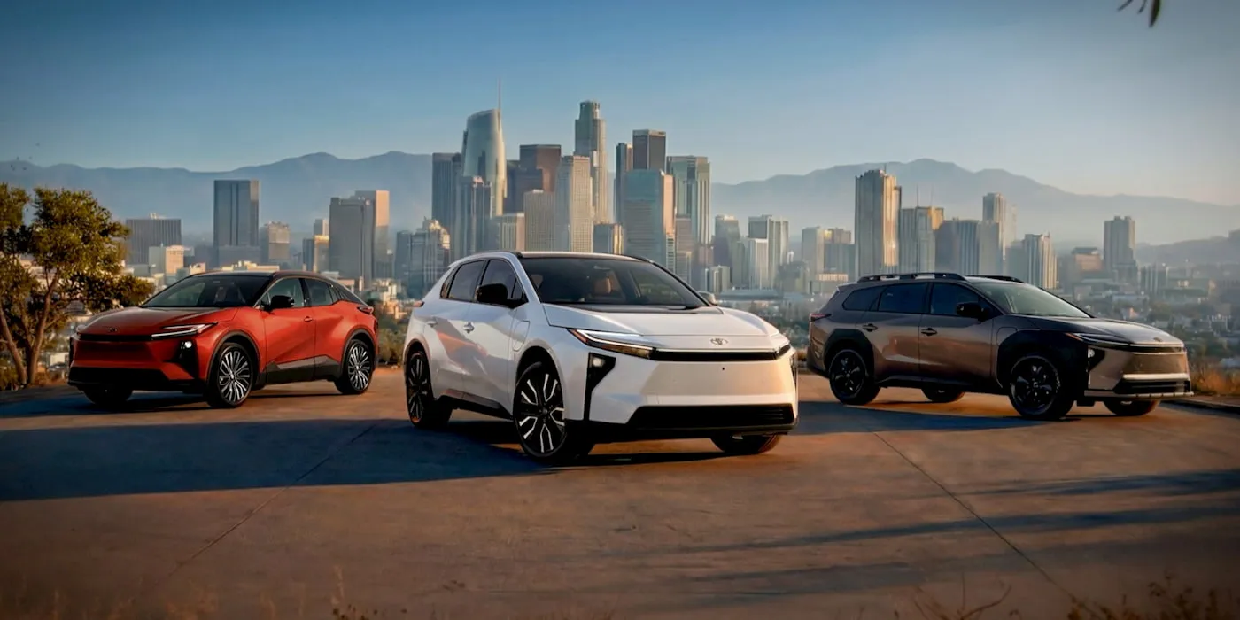 Toyota нарастила продажи электрокаров в США — фото 2