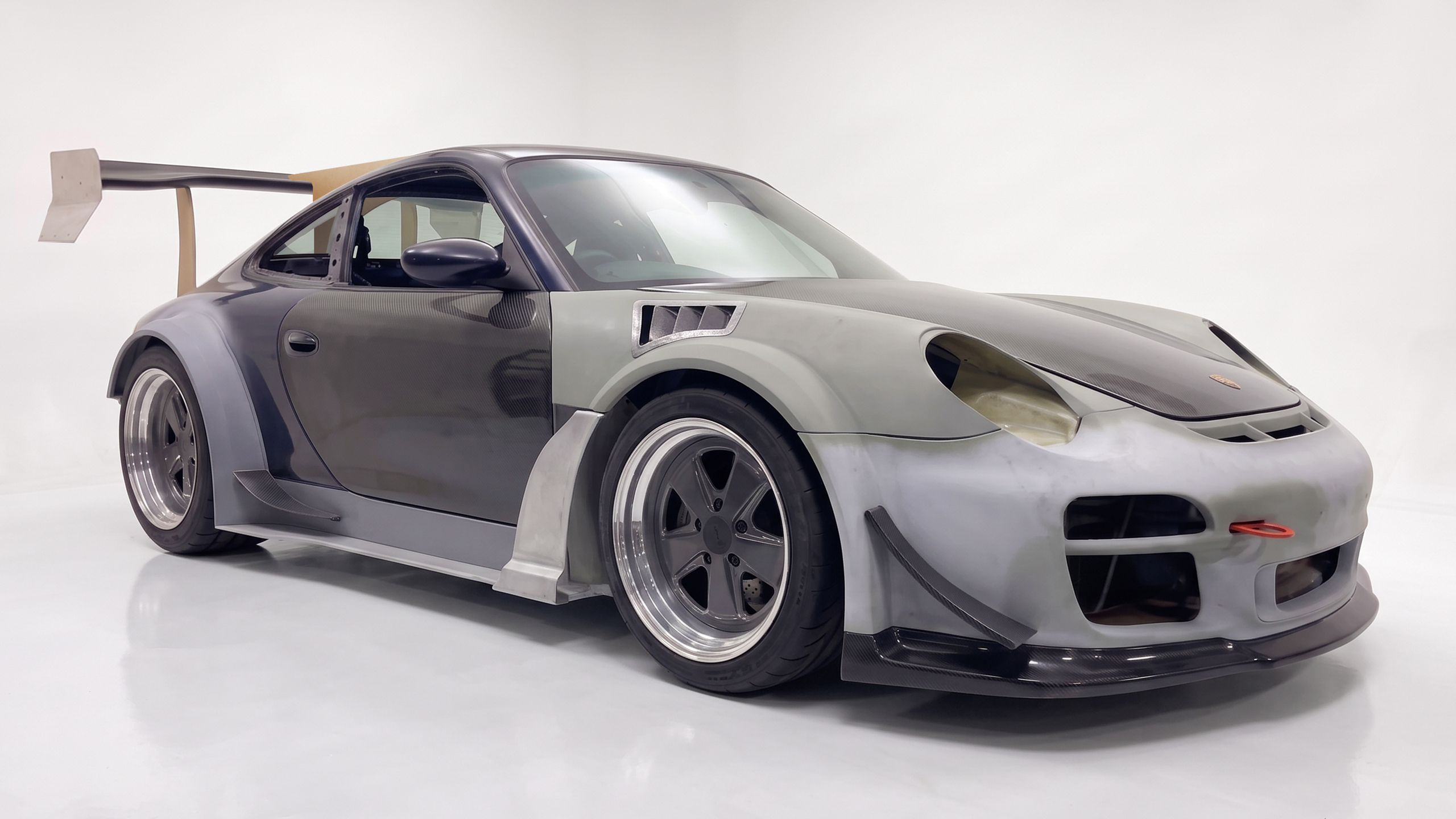 В Австралии строят Porsche 911 с передним LS V8