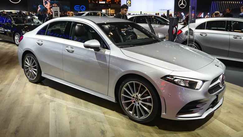 Вот насколько подешевел Mercedes-Benz A-Class 2021 года за 5 лет — фото 3