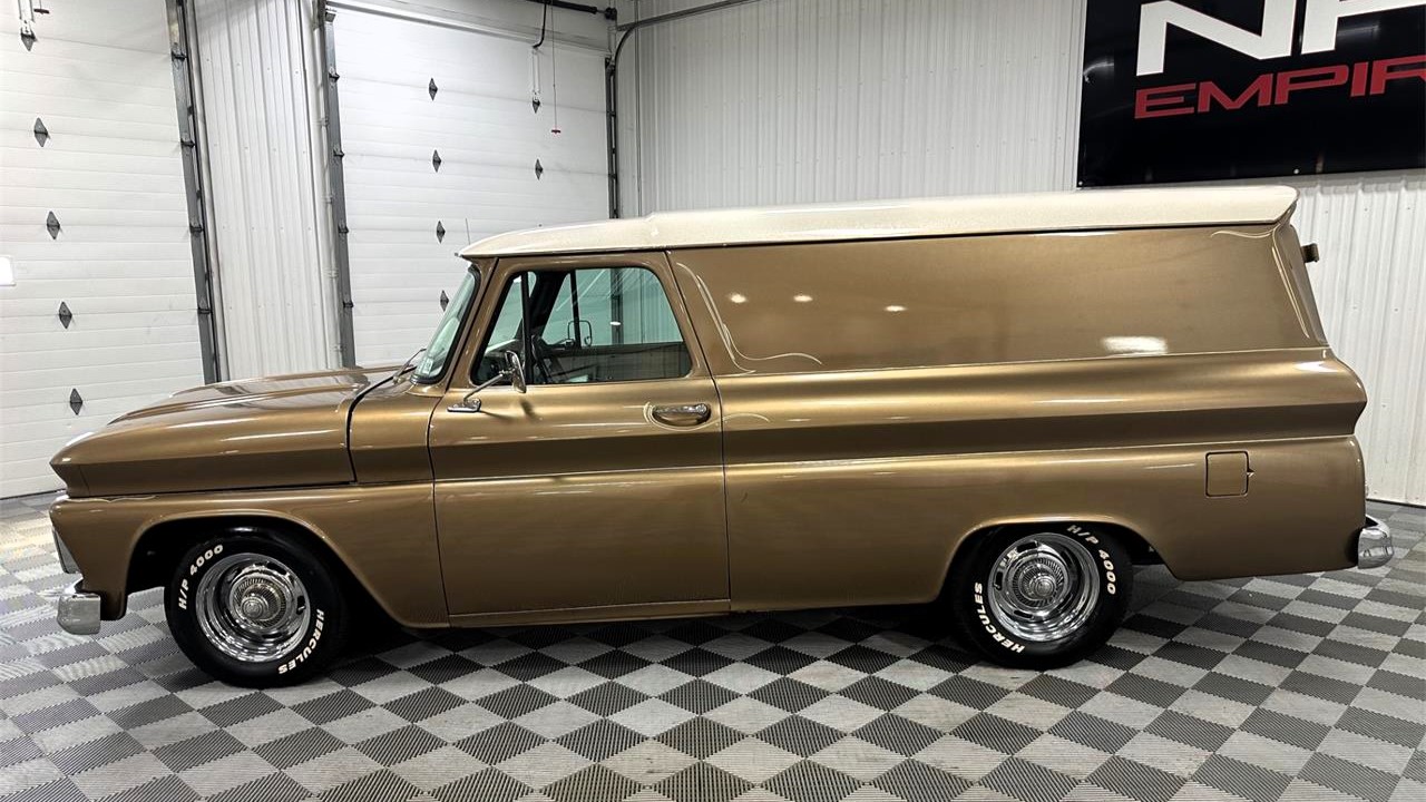 Выбор дня: Chevrolet C10 Panel Truck 1966 года