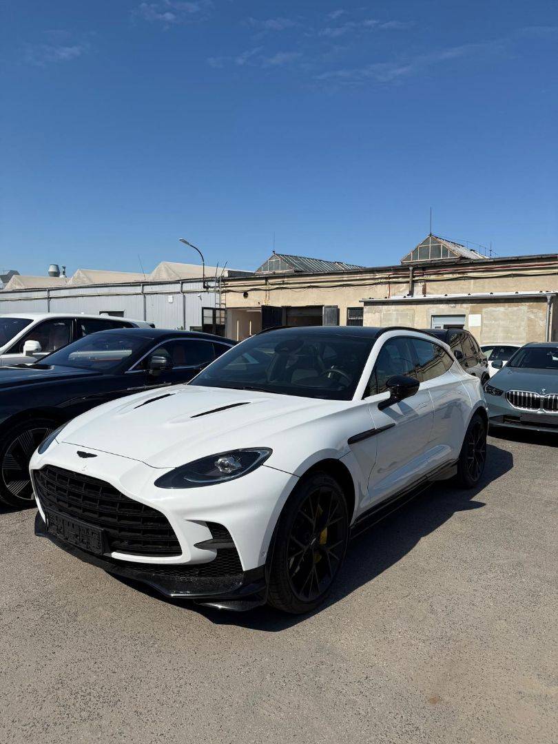 Aston Martin DBX 707