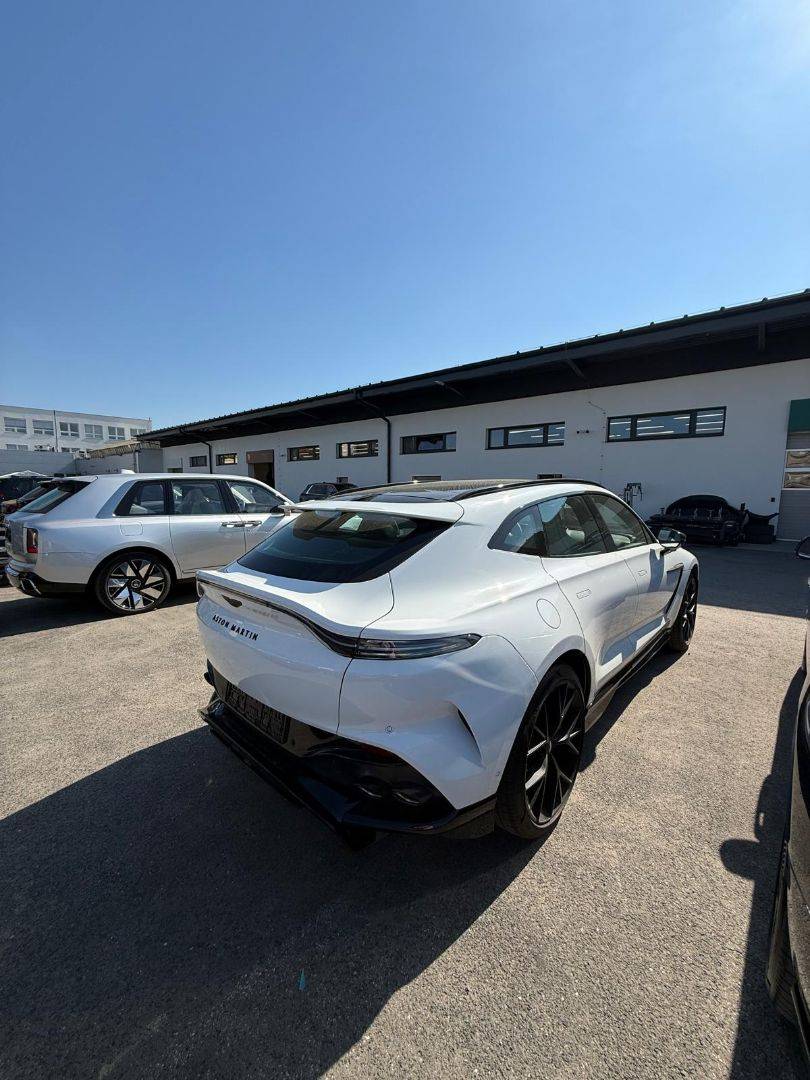 Двигатель и привод Aston Martin DBX 707