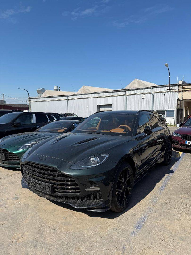 Aston Martin DBX 707