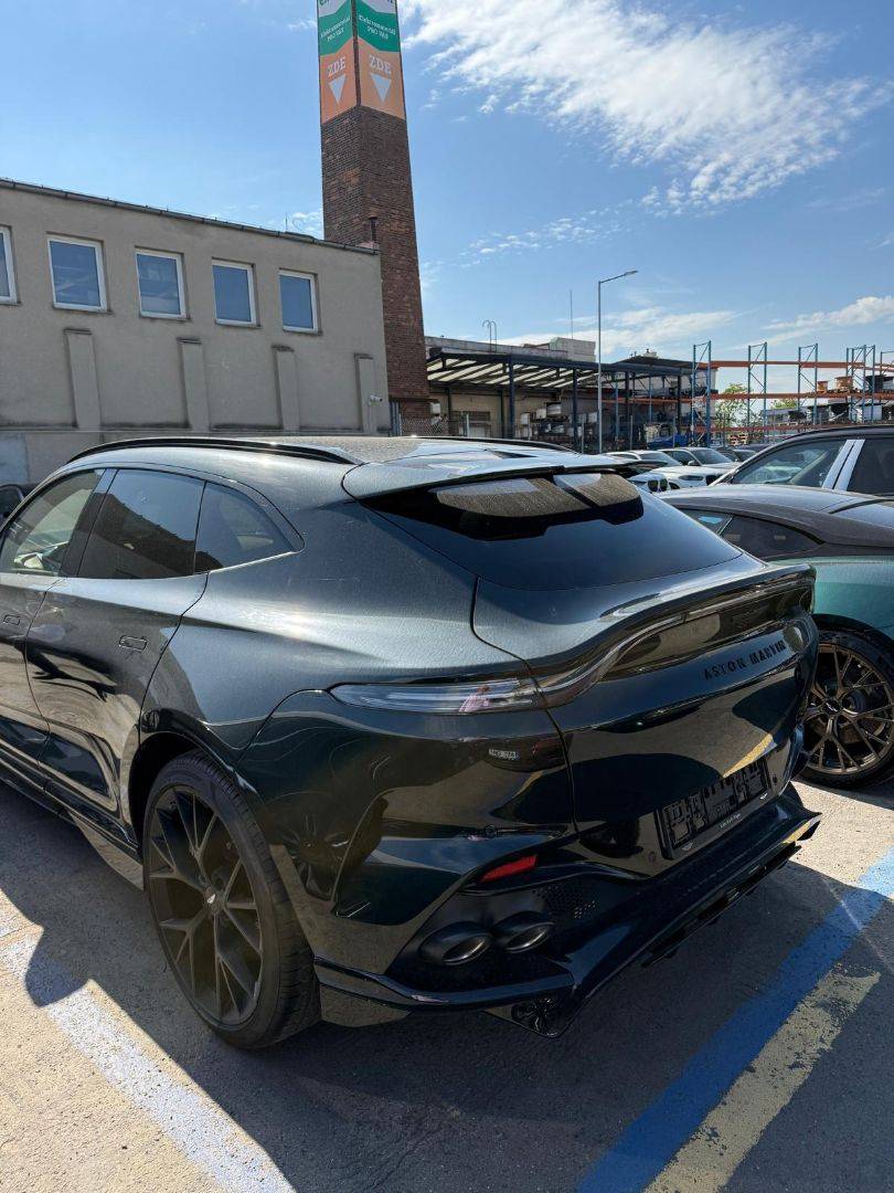 Aston Martin DBX 707 — кроссовер