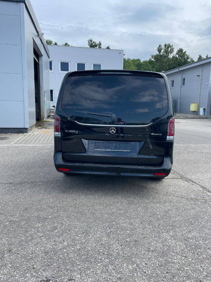 Комплектация Mercedes-Benz V300d XL 2026
