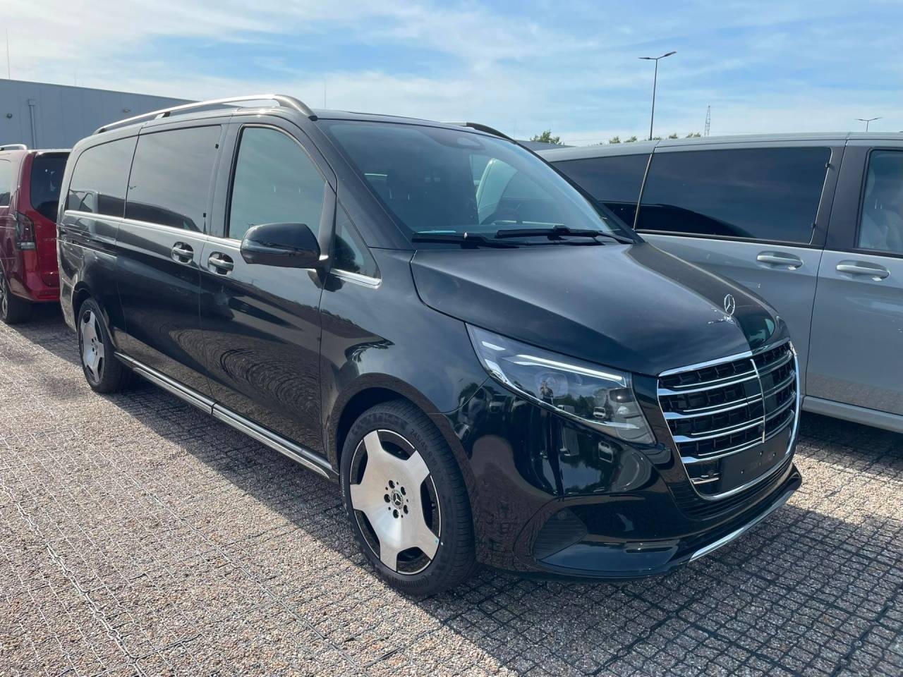 Комплектация Mercedes-Benz V300d XL 2026