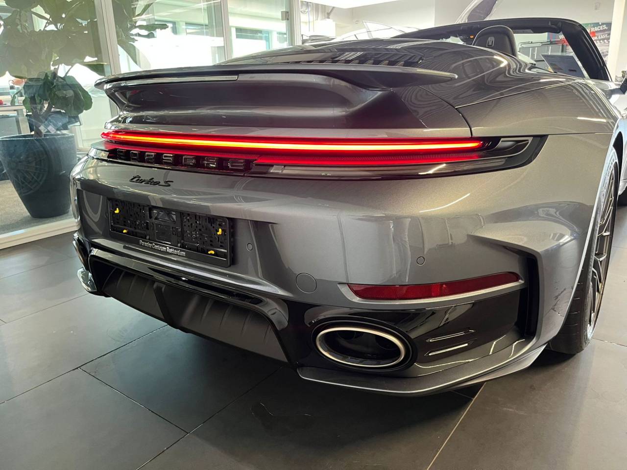 Двигатель и привод Porsche 911 Turbo S Cabriolet